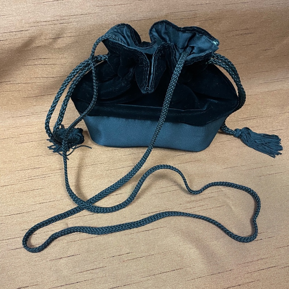 Drawstring velvet pouch